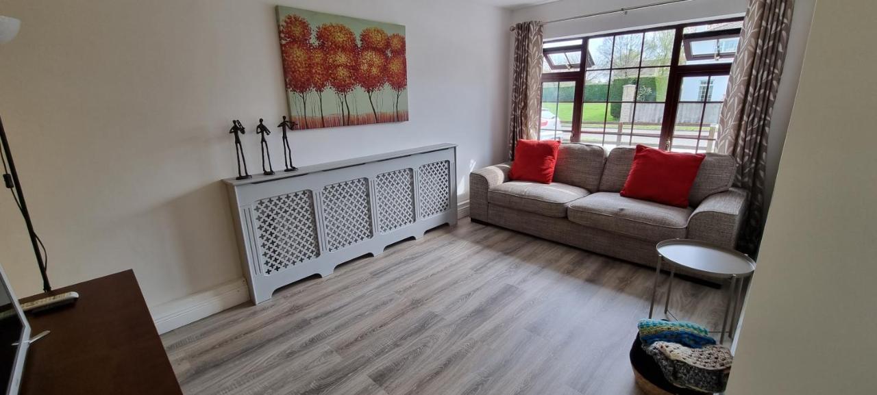 Spacious Curragh 2-Bed Apartment With Own Entrance Brownstown Kültér fotó