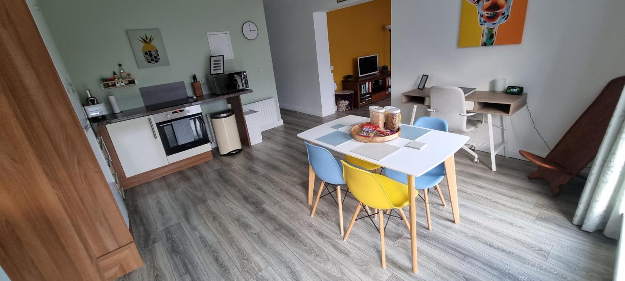 Spacious Curragh 2-Bed Apartment With Own Entrance Brownstown Kültér fotó