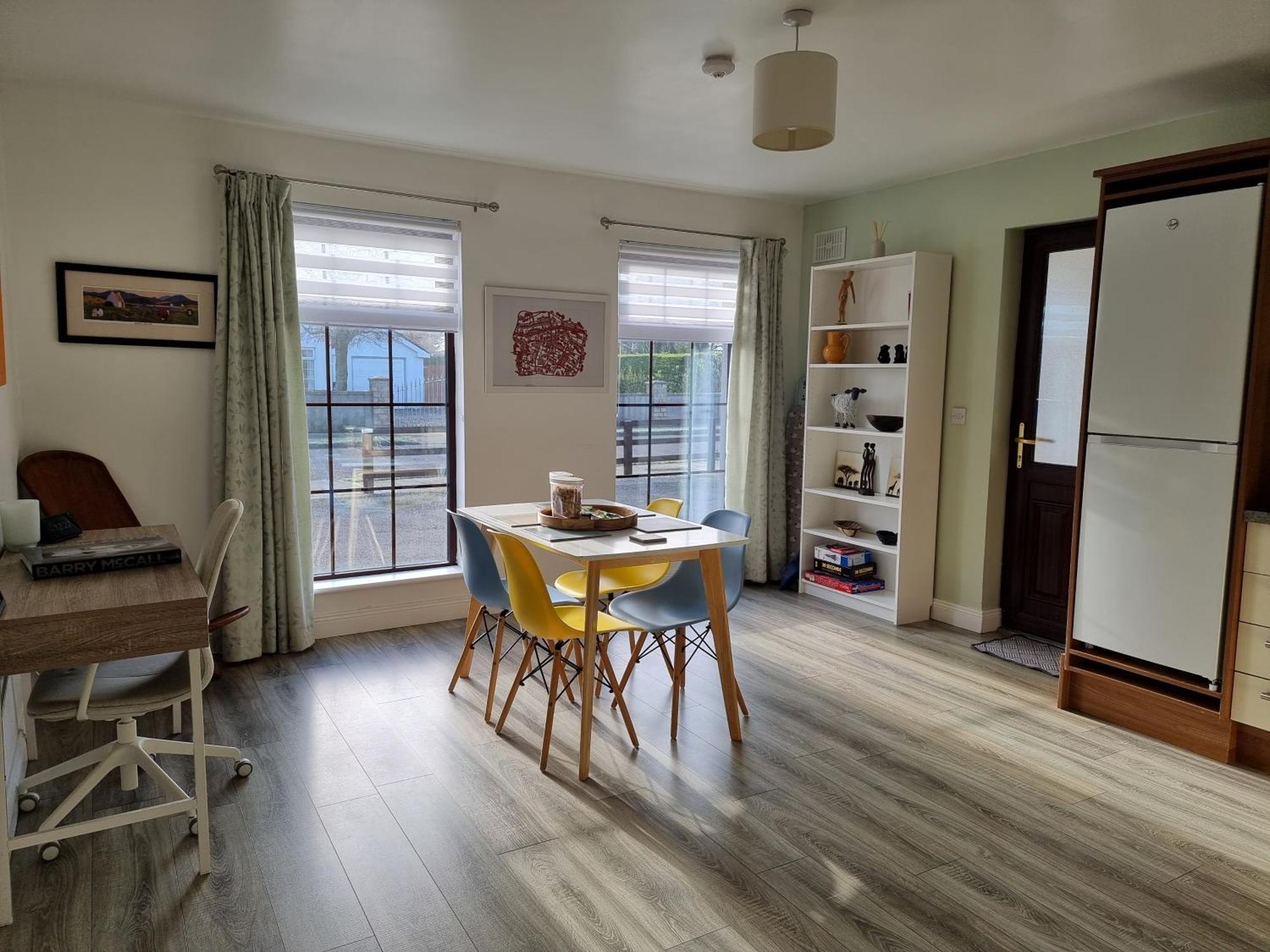 Spacious Curragh 2-Bed Apartment With Own Entrance Brownstown Kültér fotó